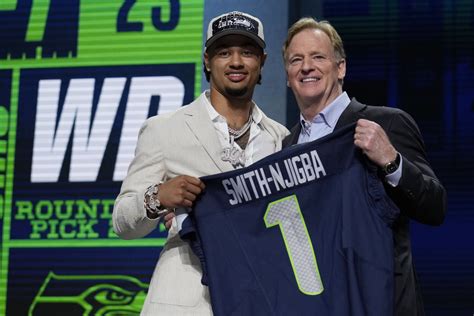Seahawks take Witherspoon at No. 5, Smith-Njigba at No. 20